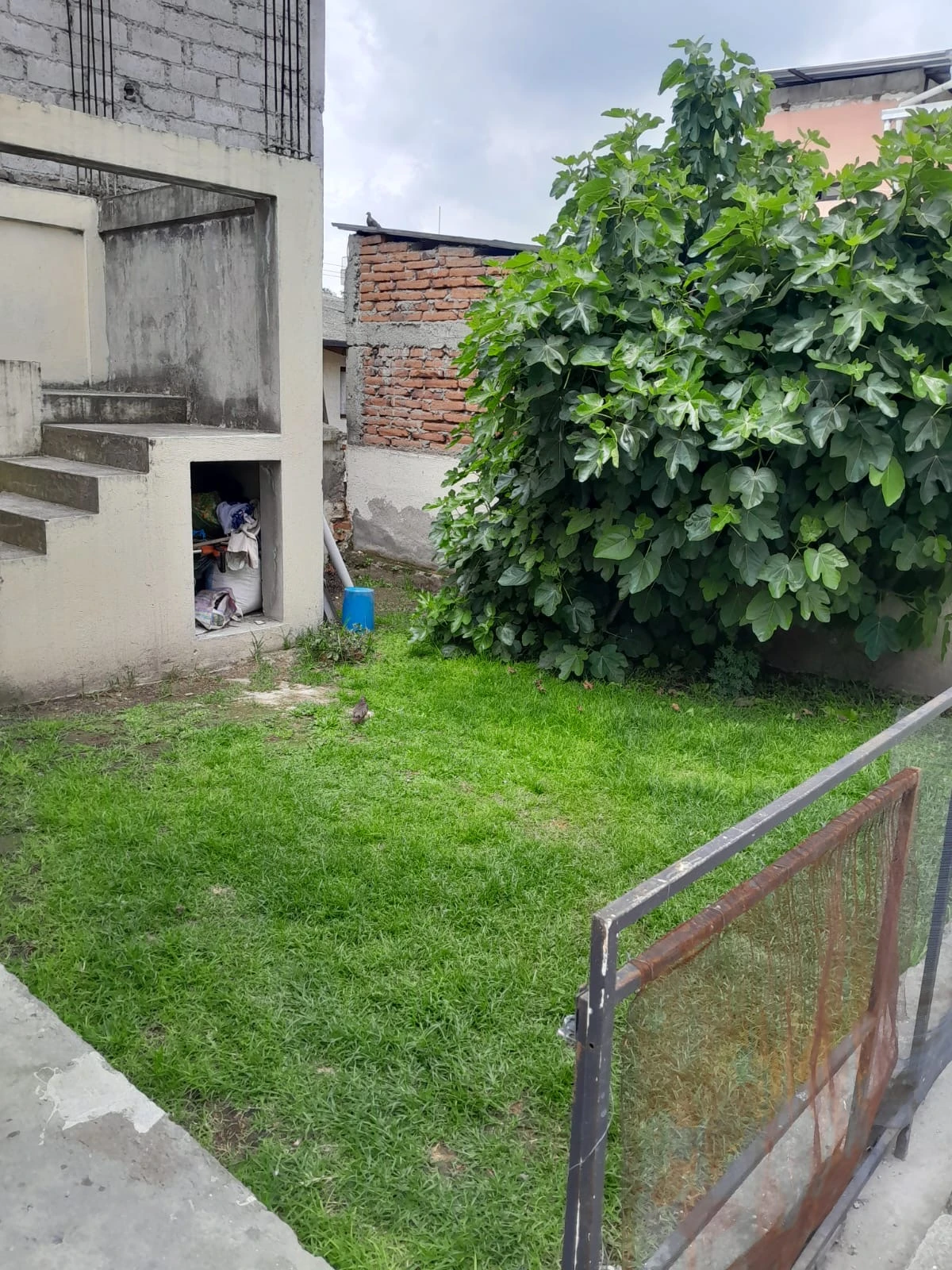 Suite con local comercial en Anticresis, sector San Carlos (sector comercial)
